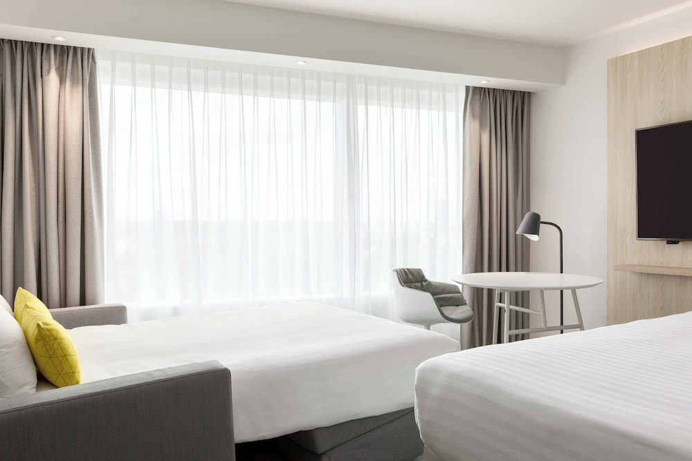 Family, King Bed, Eiffel View, Sofa