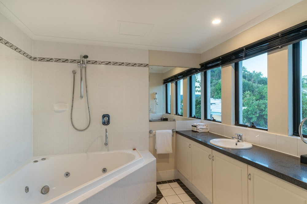 Regal Port Douglas 21/56