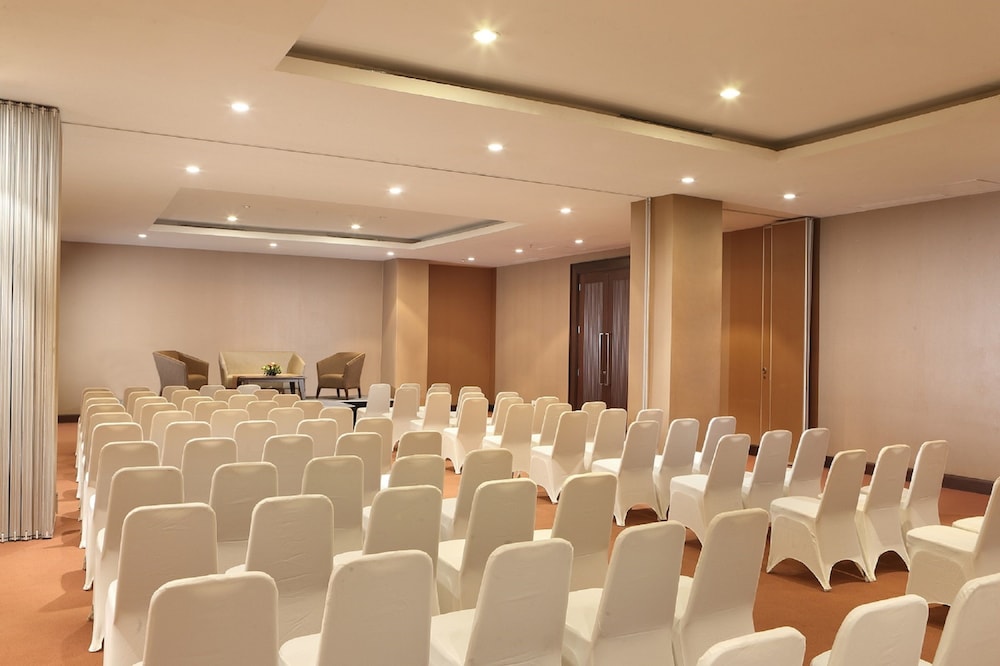 Santika Premiere Bintaro 67/78