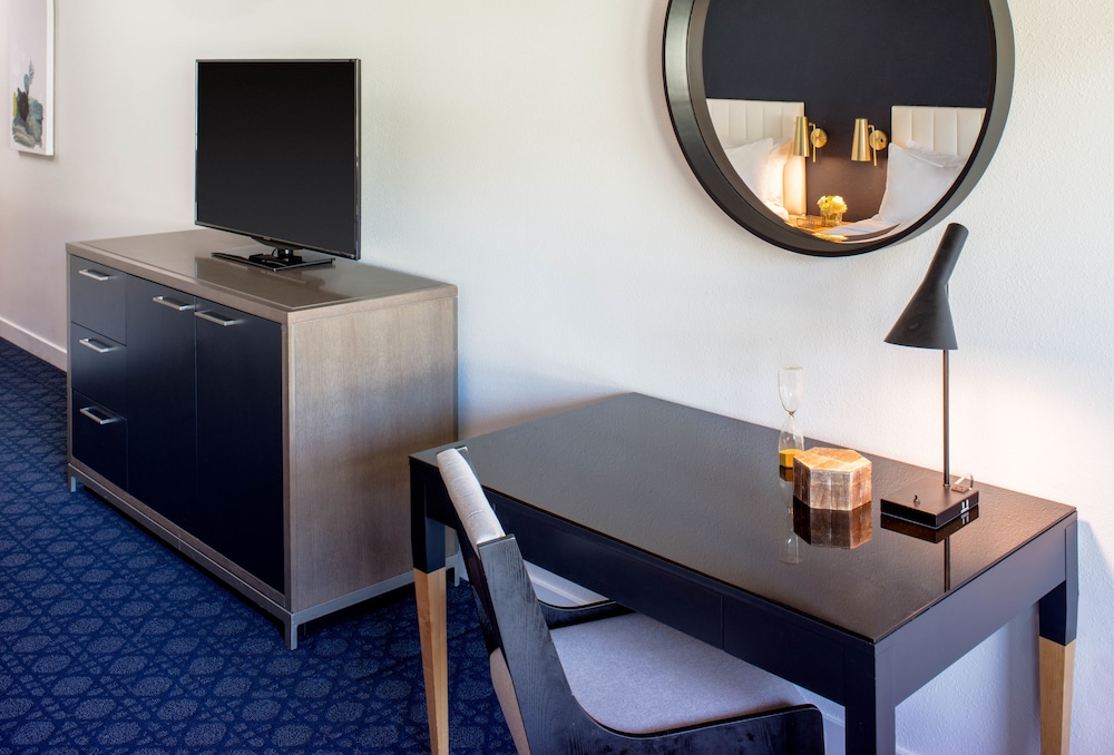 Rivers Edge Hotel Portland Tapestry Collection by Hilton 20/63
