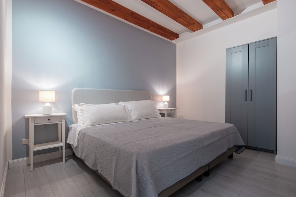 CITY, APARTMENT, DOUBLE BED, SOFA
