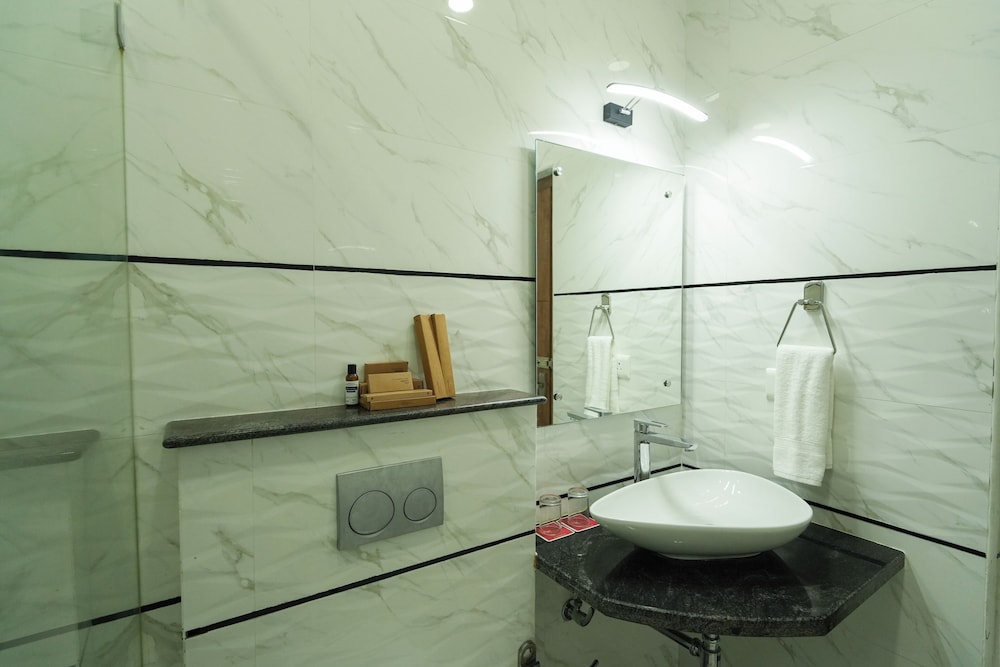Private, Cottage, King Bed, Pool View، MGM Whispering Winds Yelagiri 5/5