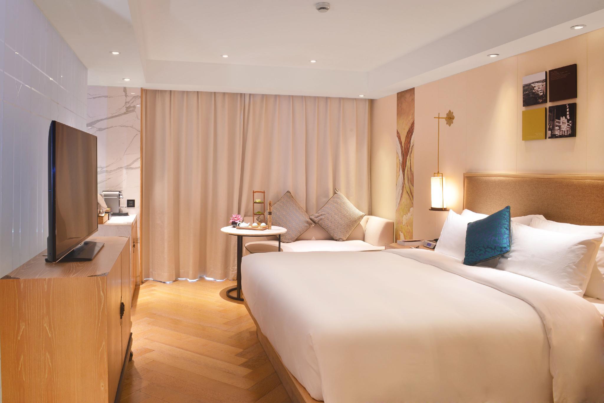 Deluxe, King Bed, Inner Courtyard or Courtyard View