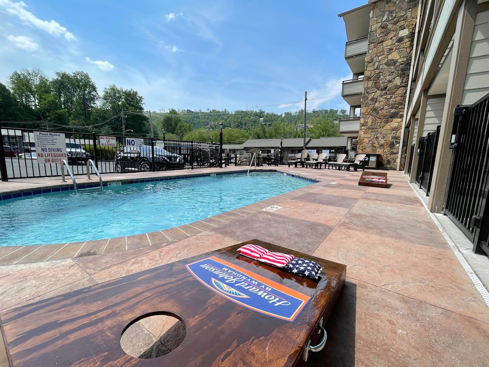 Best Western Johnson's Inn Downtown Gatlinburg 41/62