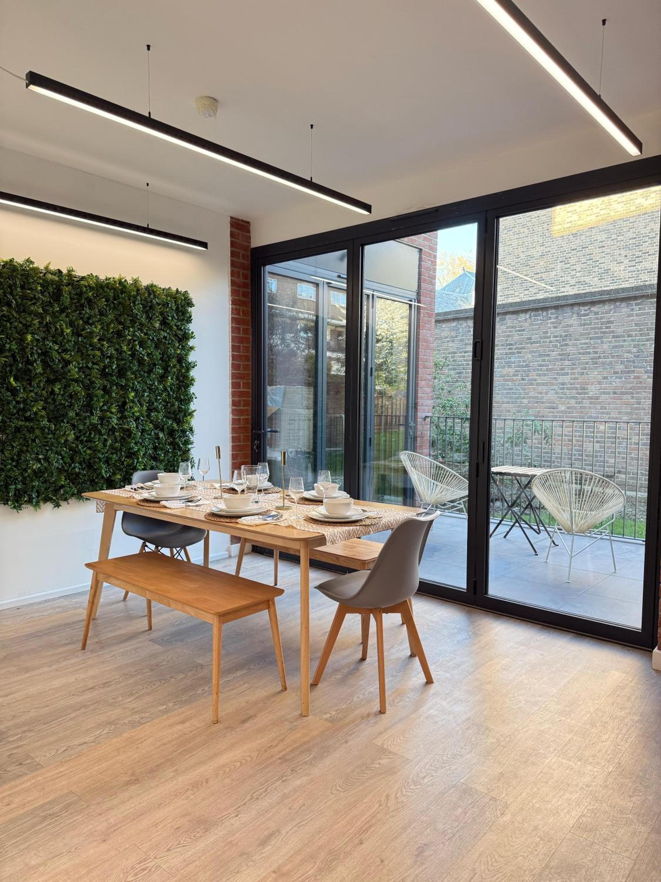 Shoreditch Apartments by PrimeCityHosts 31/37