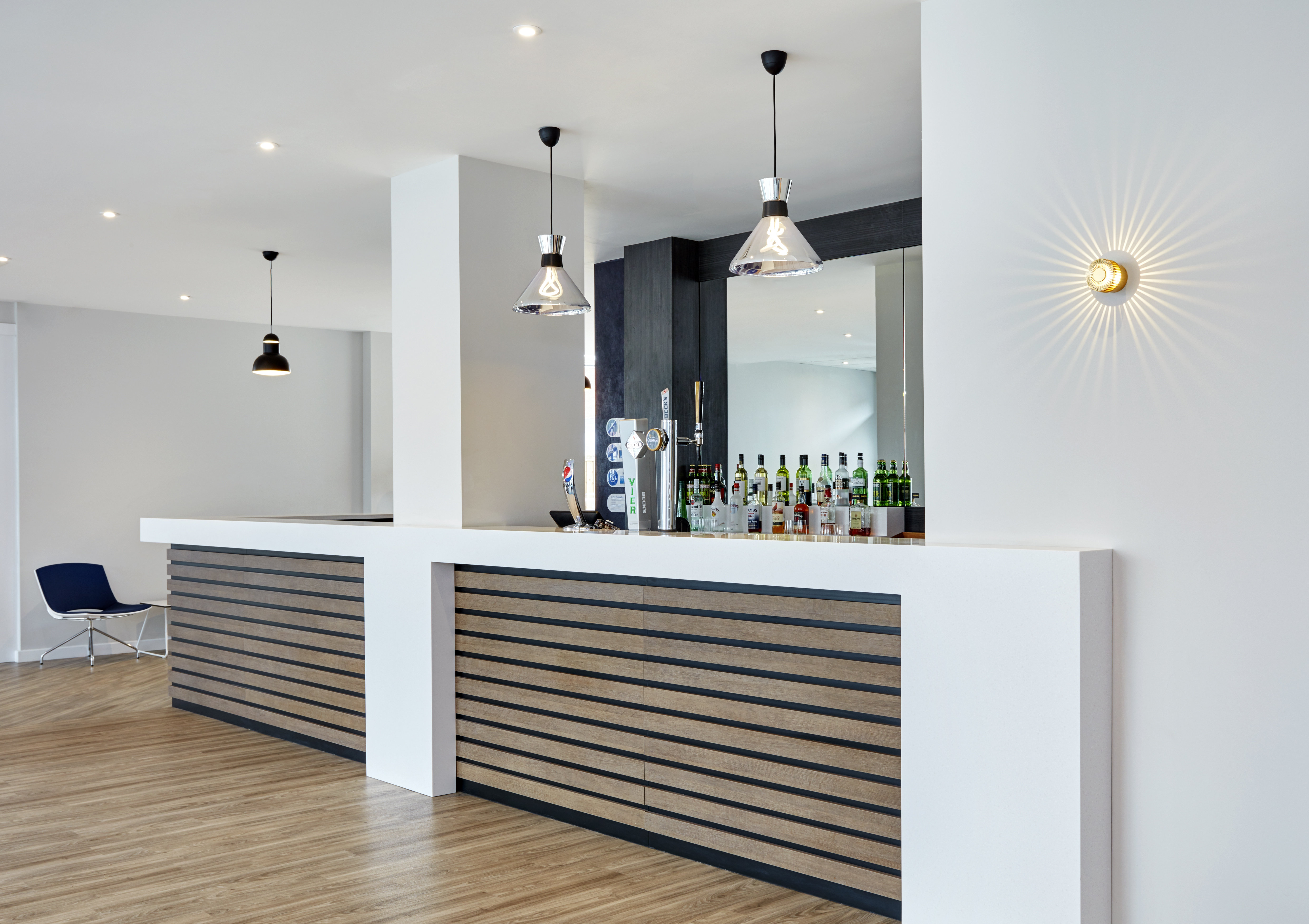 HOLIDAY INN EXPRESS GRIMSBY 15/35