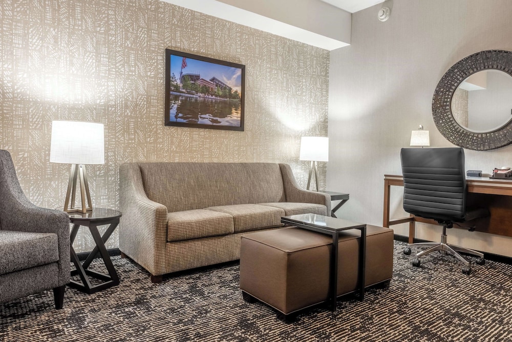 Drury Plaza Hotel College Station 32/50