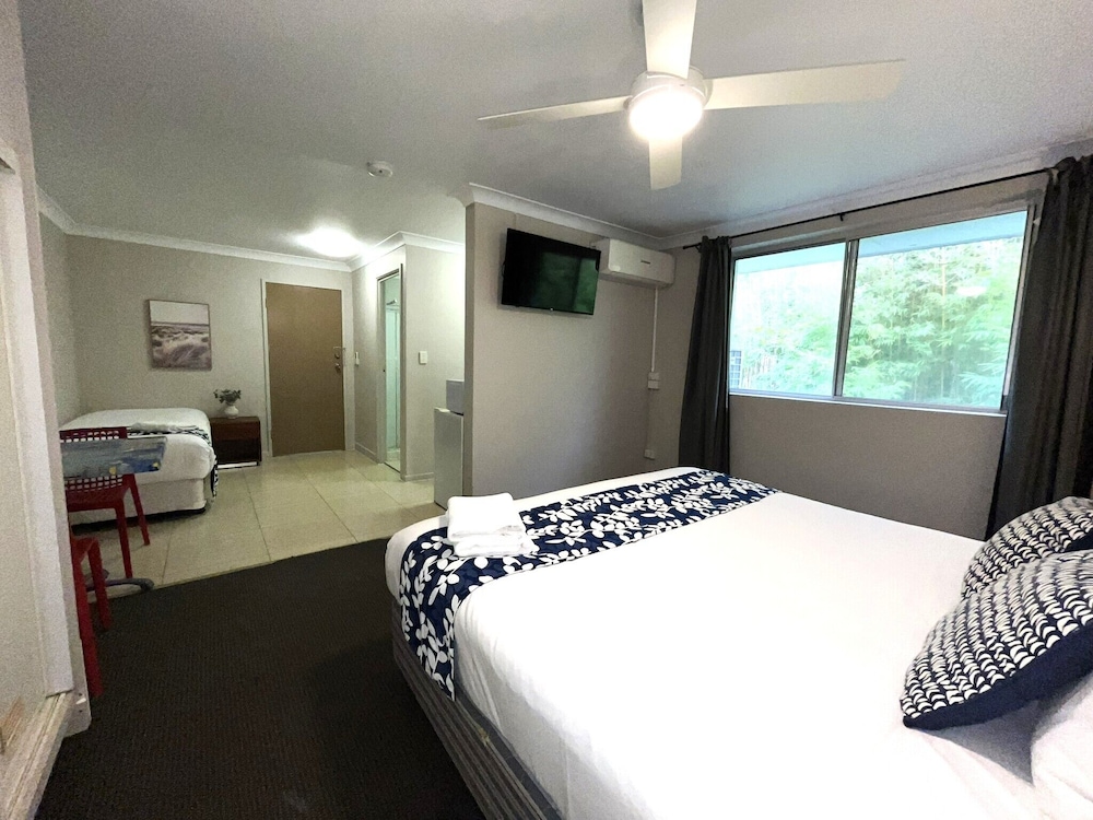 Browns At Broadbeach 15/50