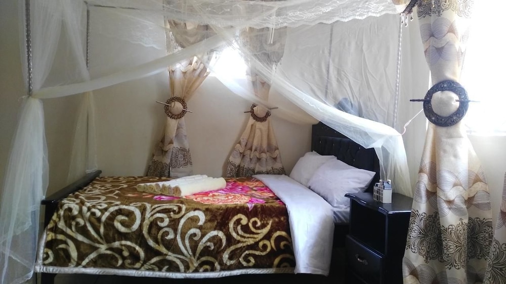 STANDARD, DOUBLE OR TWIN BED, GARDEN VIEW