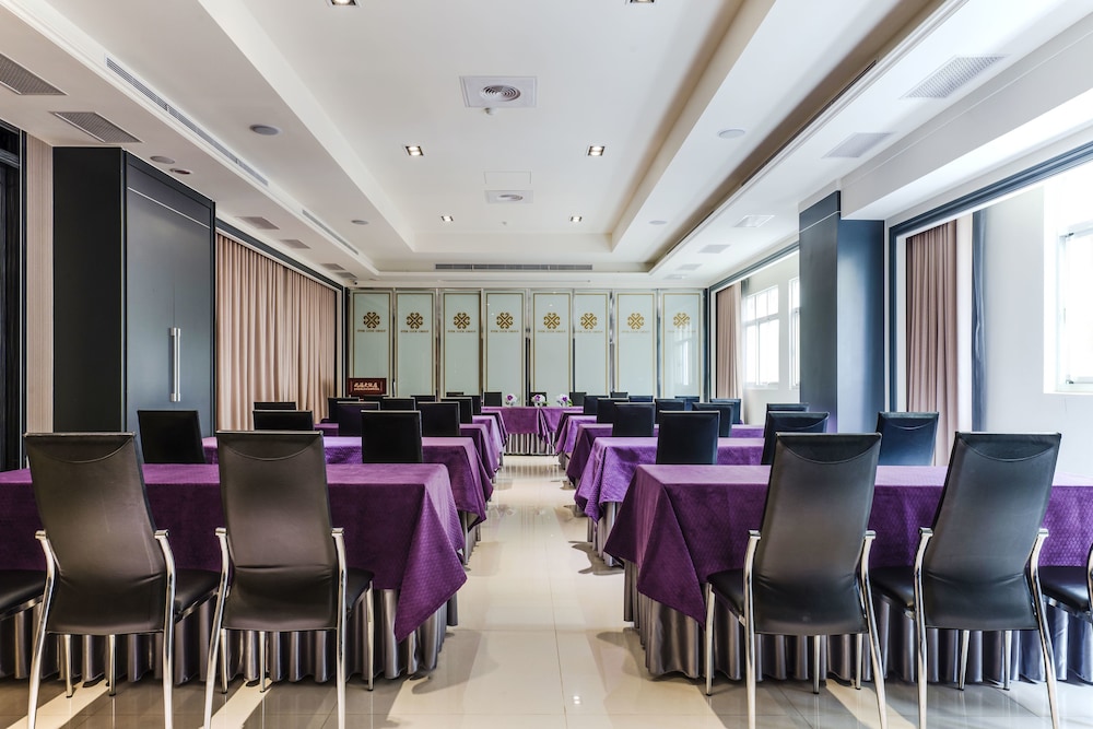 Harmonious Hotel 41/48
