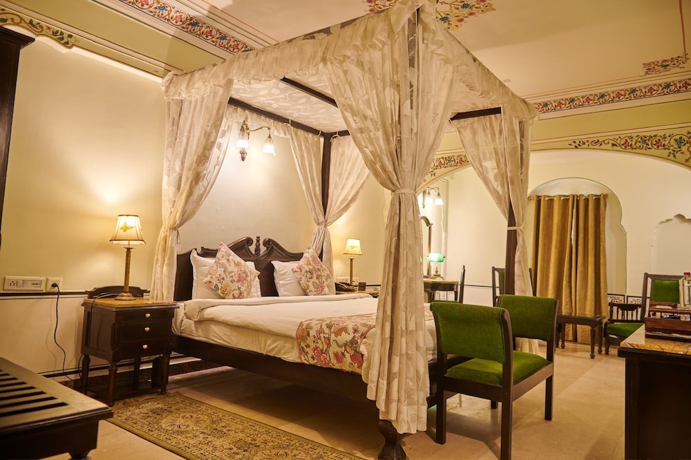 Welcomheritage Traditional Haveli 10/43