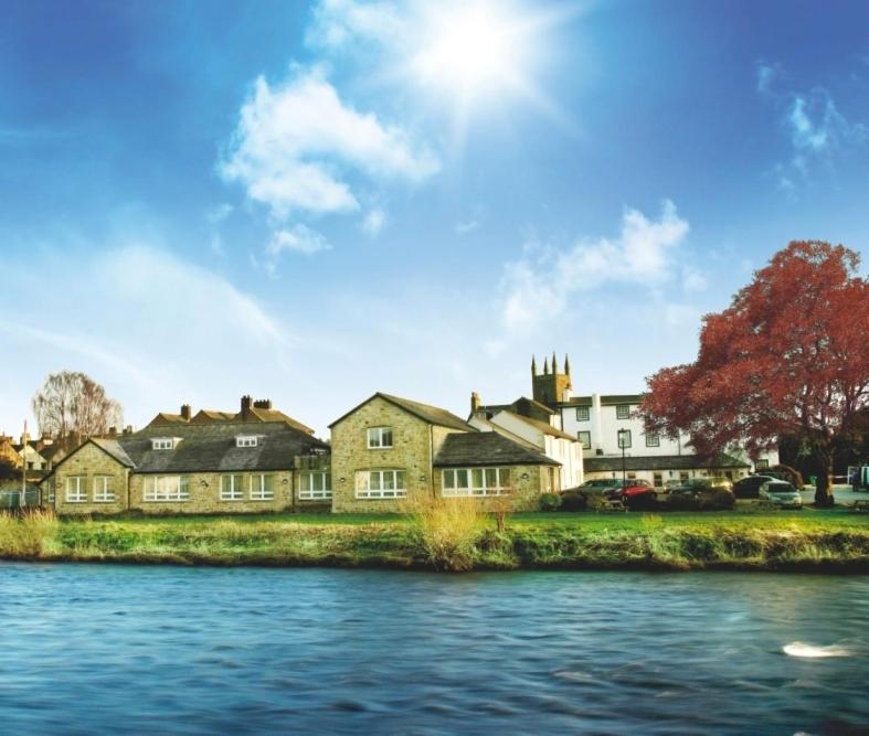 Trout Hotel 43/49