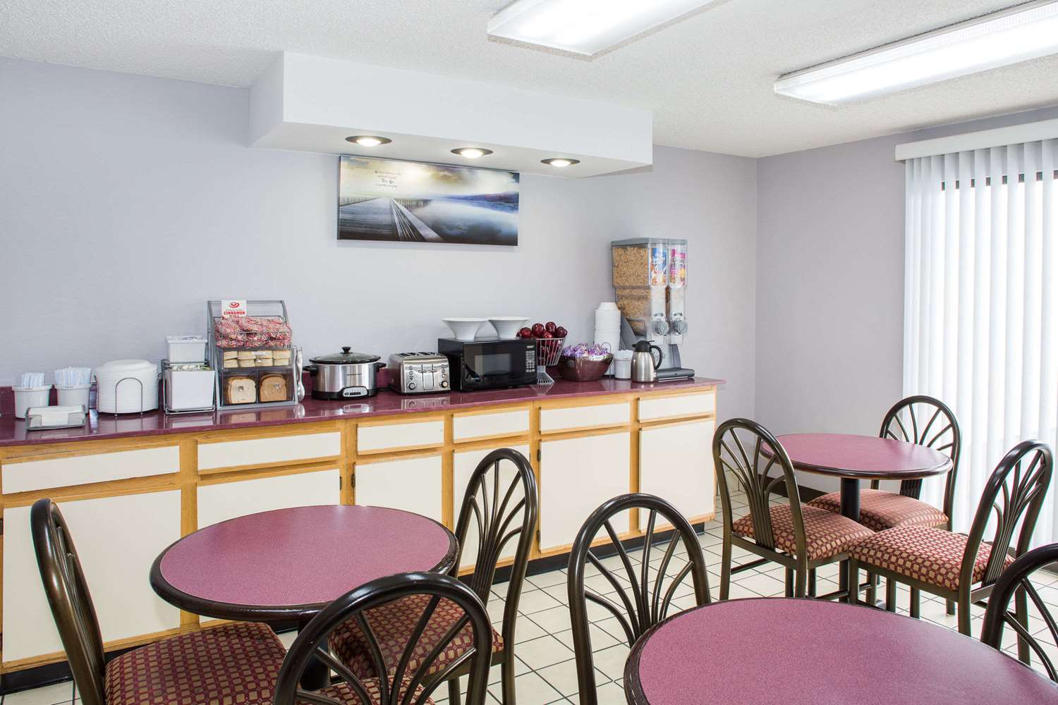 Super 8 by Wyndham Springdale AR 20/30