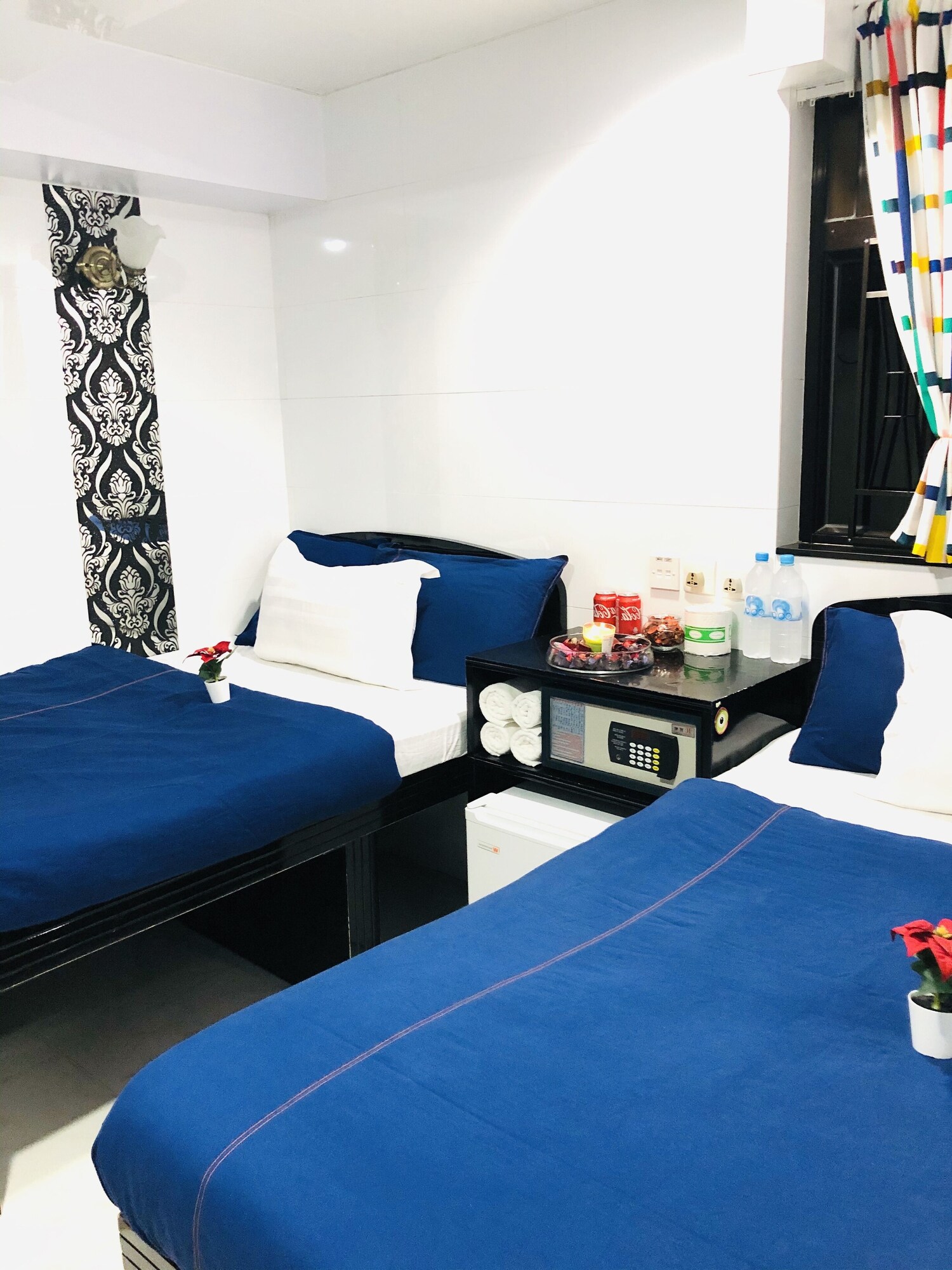 2 BEDROOMS, SUITE