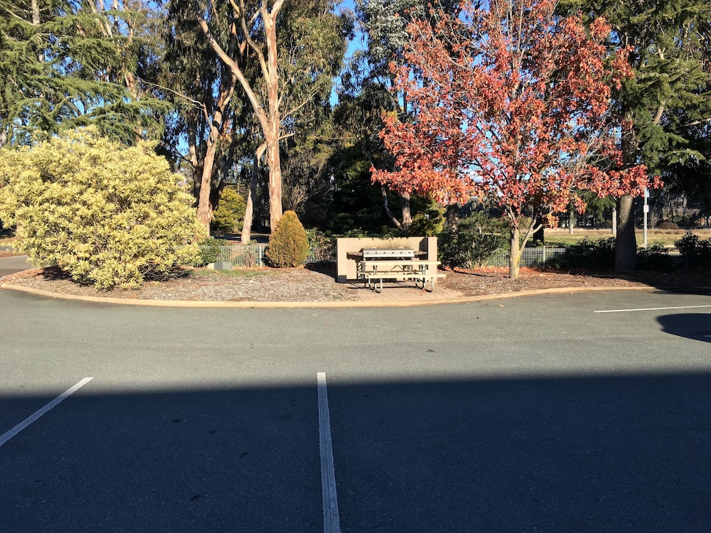 RED CEDARS MOTEL CANBERRA 34/42
