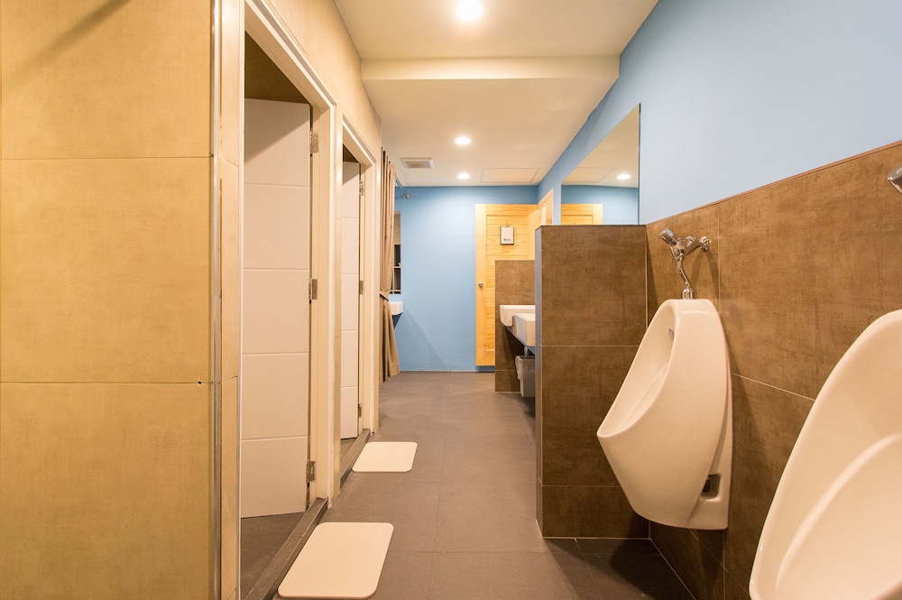 Lazy Sunday Hostel 50/50