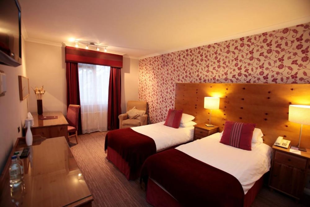 EXECUTIVE, TWIN BEDS