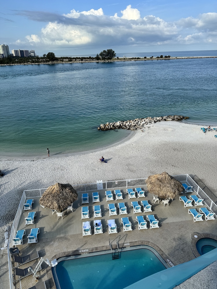 Gulfview Hotel On the Beach 44/49