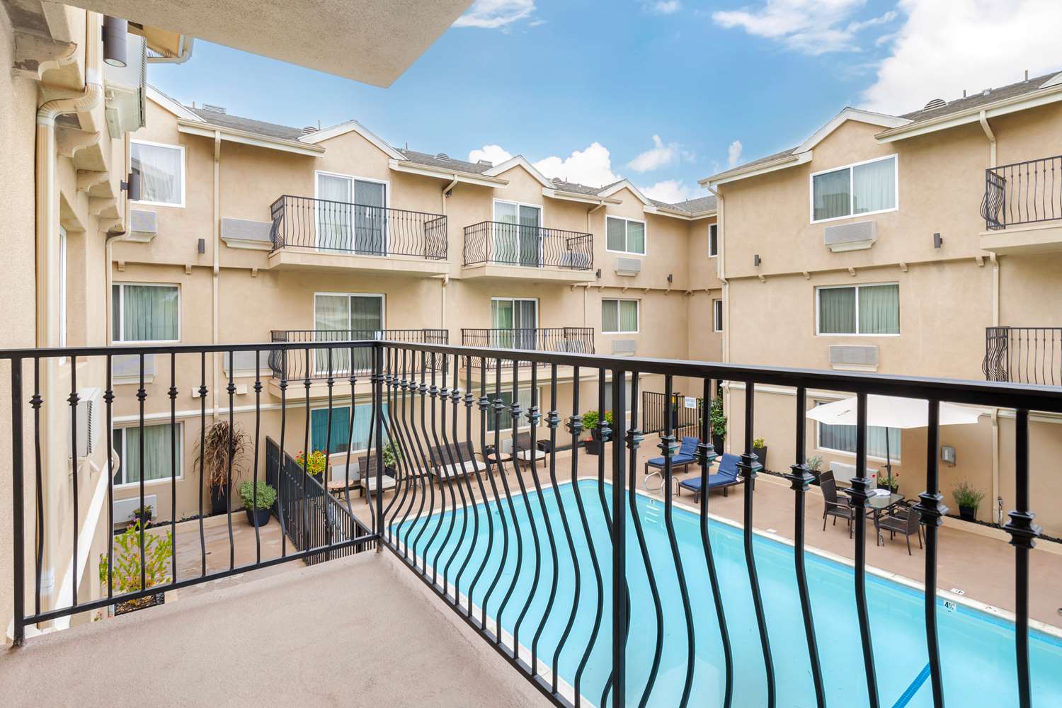 Comfort Inn Cockatoo Near LAX Airport 12/13
