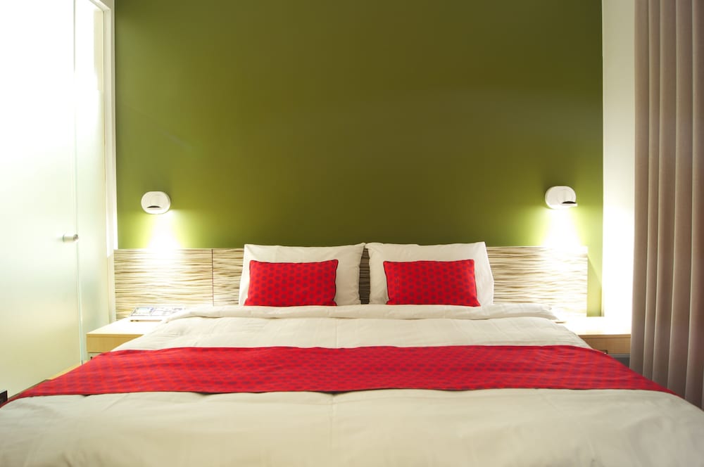 BUSINESS, DOUBLE BED