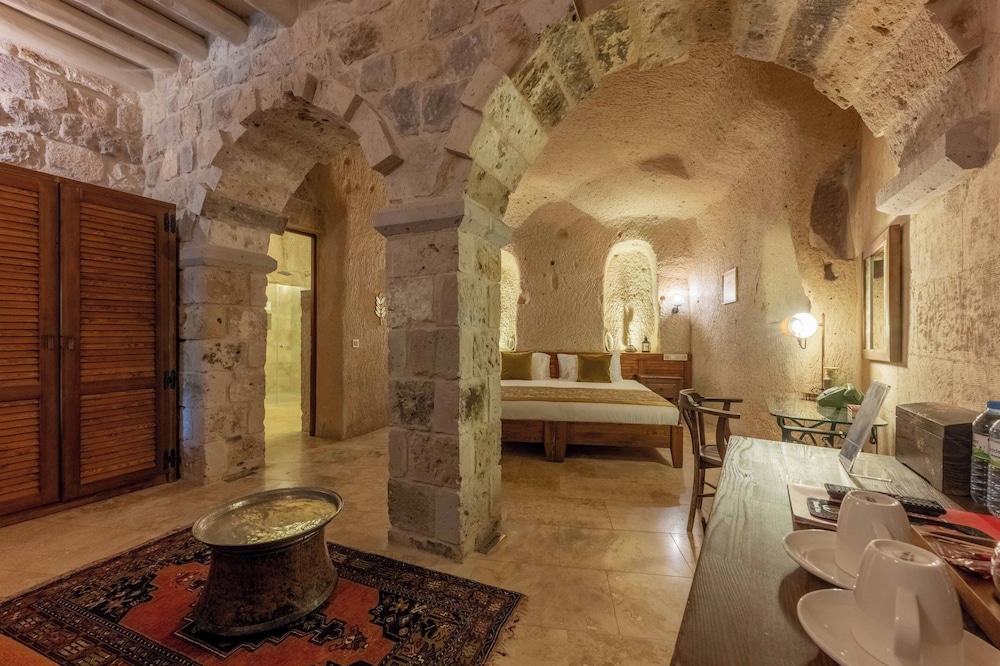 Peristyle Cave Cappadocia 26/49