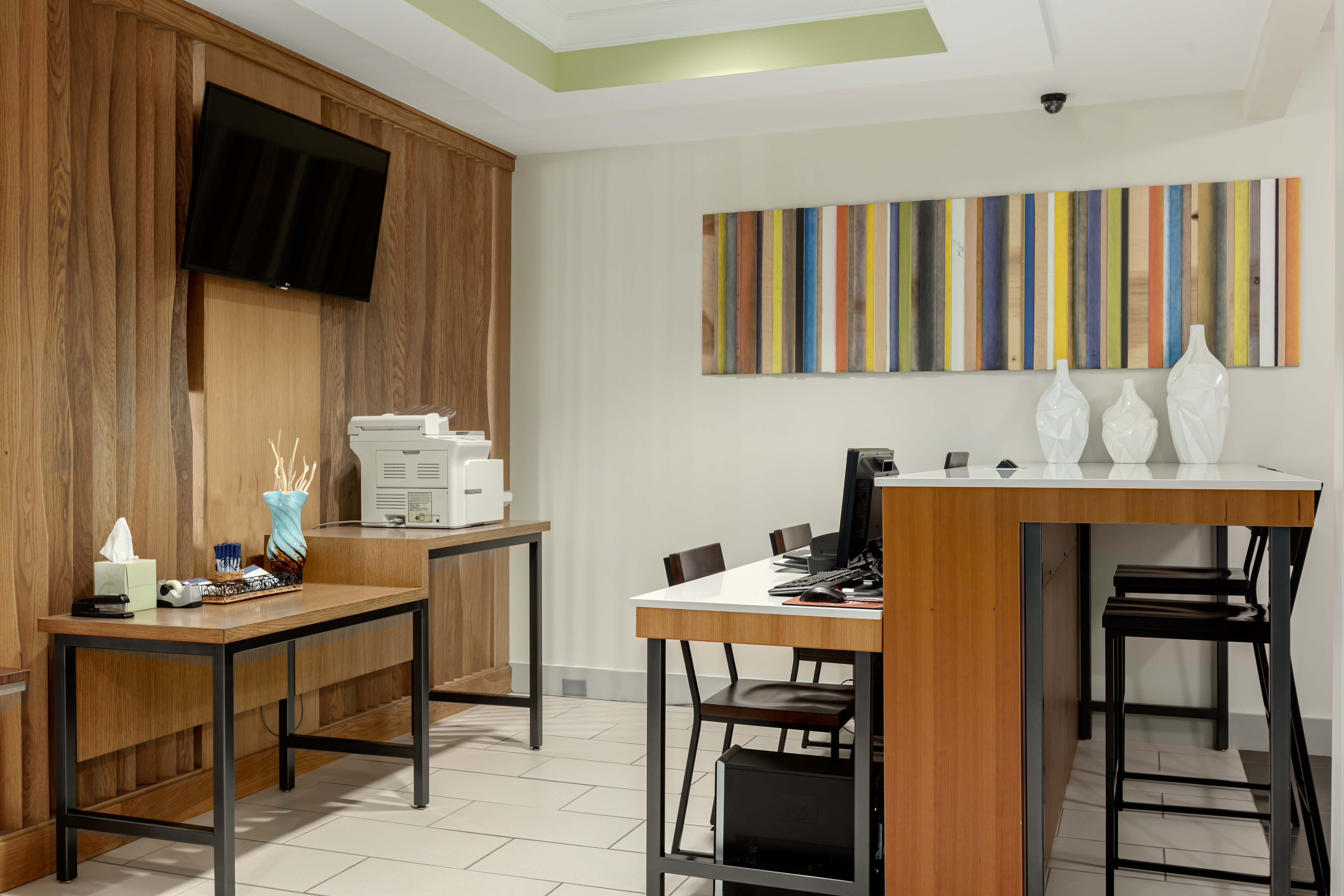 Holiday Inn Express Hotel and Suites Binghamton University-Vestal 38/52