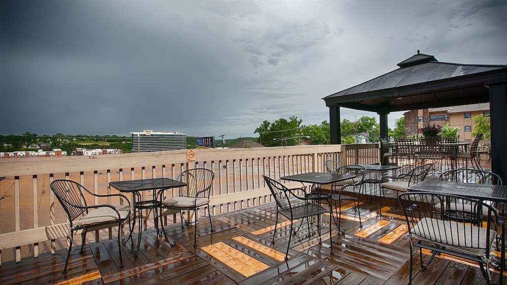 Best Western Plus Landing View Inn & Suites 5/51