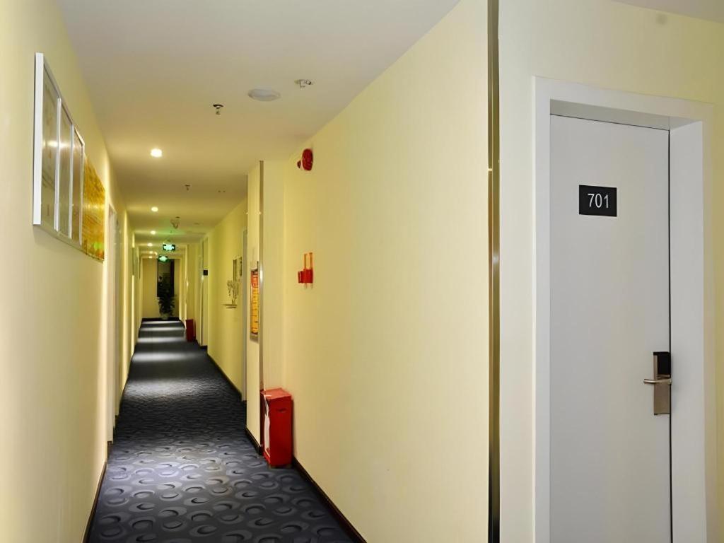 7 Days Inn (Dongguan Houjie Convention and Exhibition Center) 28/42