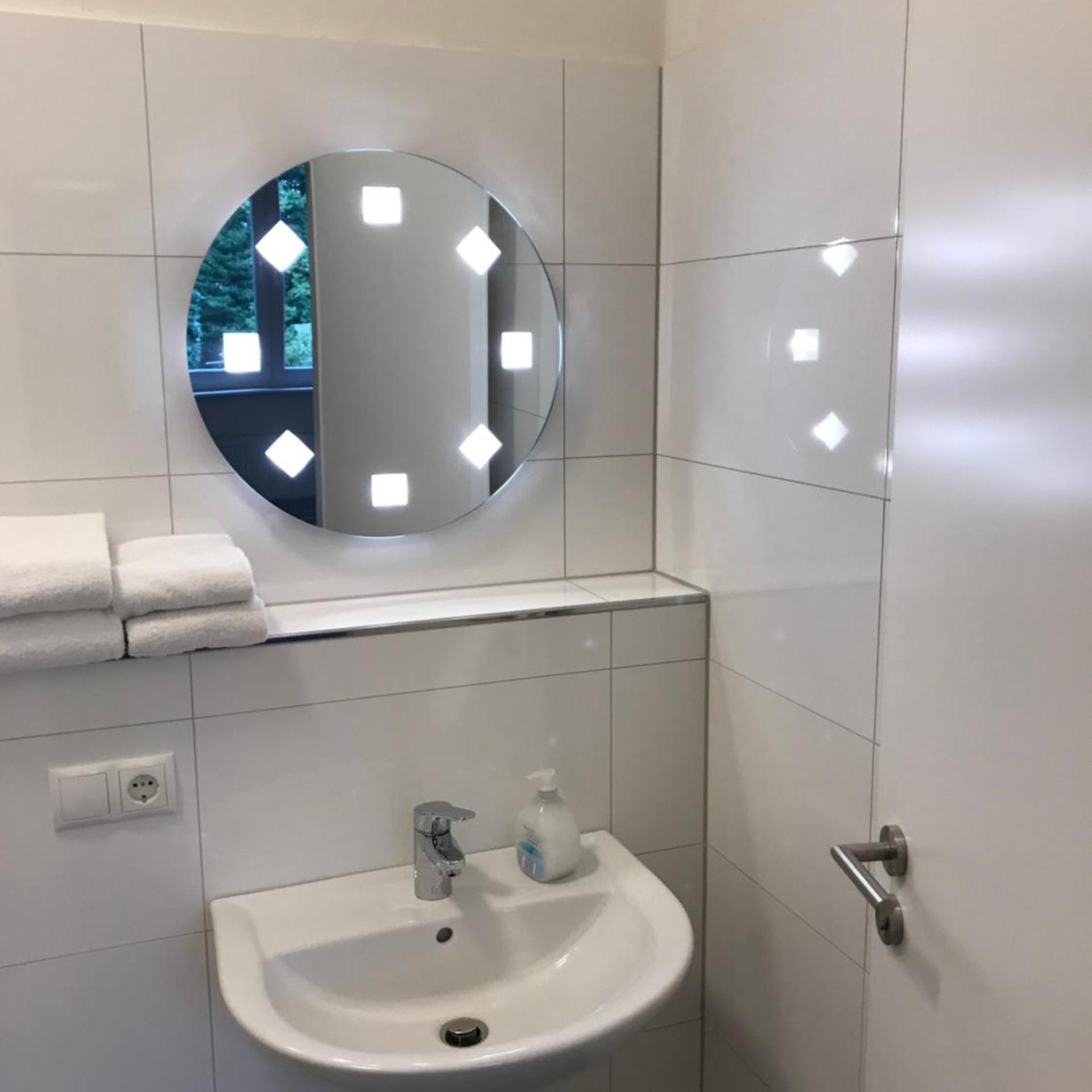 Room, King Bed, Private Bathroom, Hotel Fame Am Hauptbahnhof 5/7