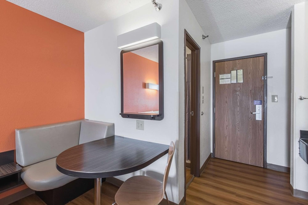 Motel6 Omaha, NE 42/55