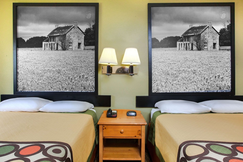 Super 8 by Wyndham Sherman 10/17