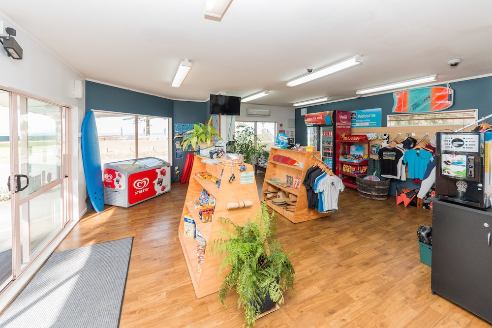 Waikanae Beach TOP 10 Holiday Park 30/50