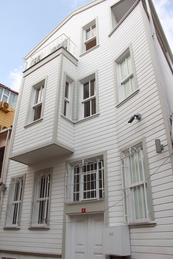 Jasmine Apartment 3/55