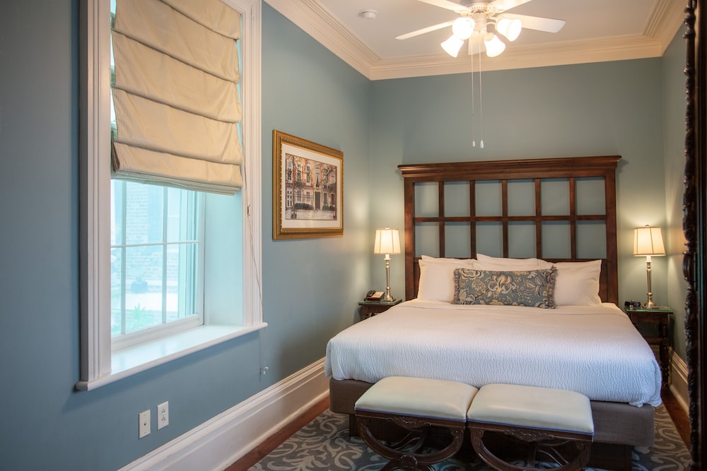 Suite, Courtyard Area
