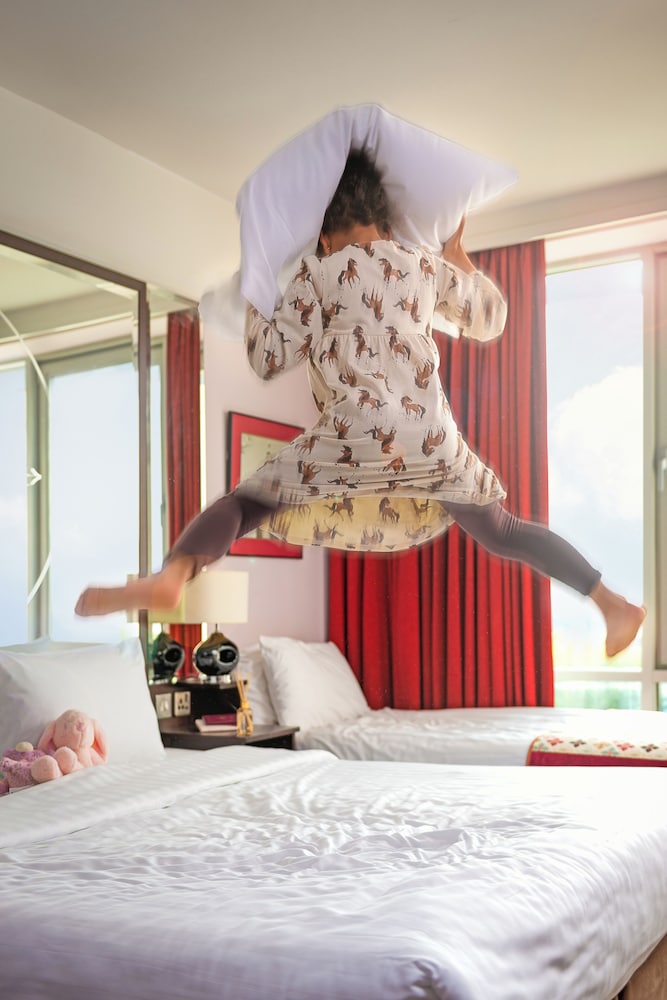 Carlton Hotel Blanchardstown 44/49