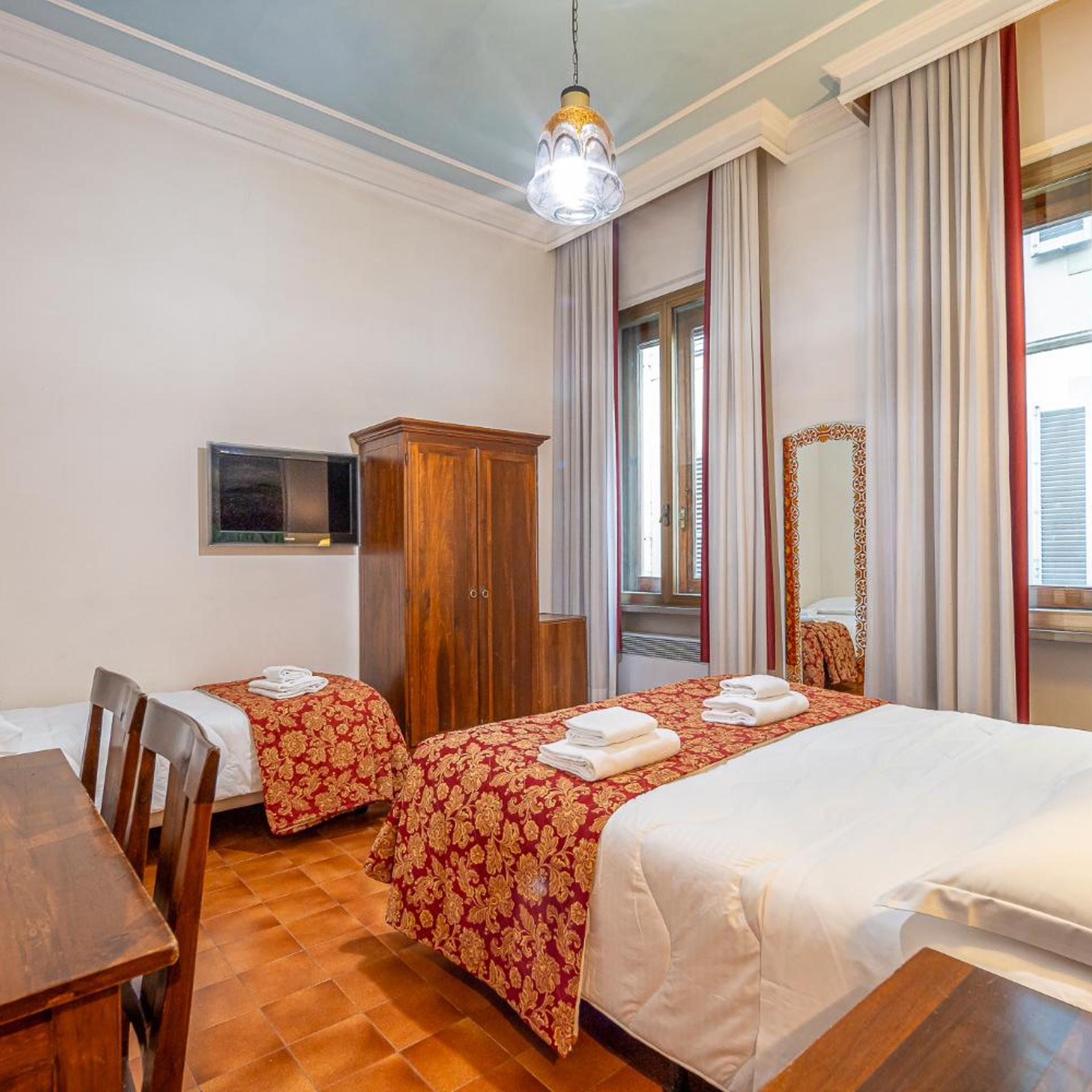 غرفة ثلاثية، HOTEL CITY 6/10