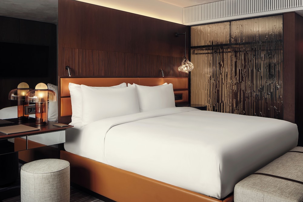 Signature, Fairmont Gold, King Bed, Club Lounge Access