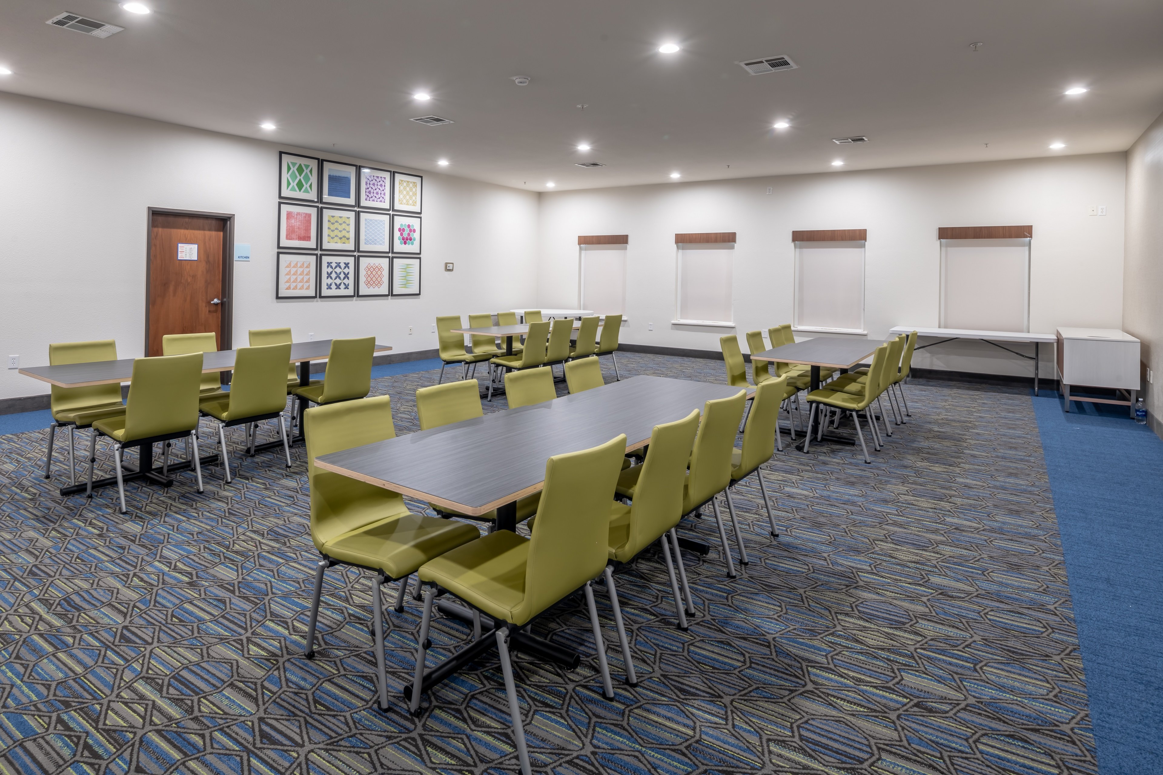 Holiday Inn Express Suites N Waco Area West 50/51