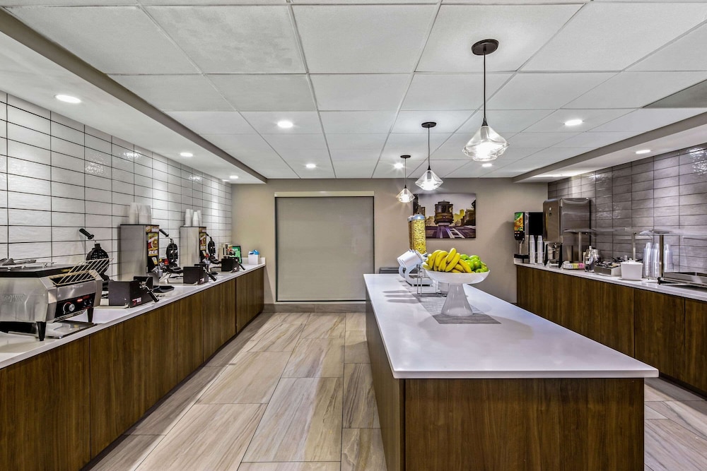 La Quinta Inn & Suites by Wyndham San Francisco Airport N 15/23
