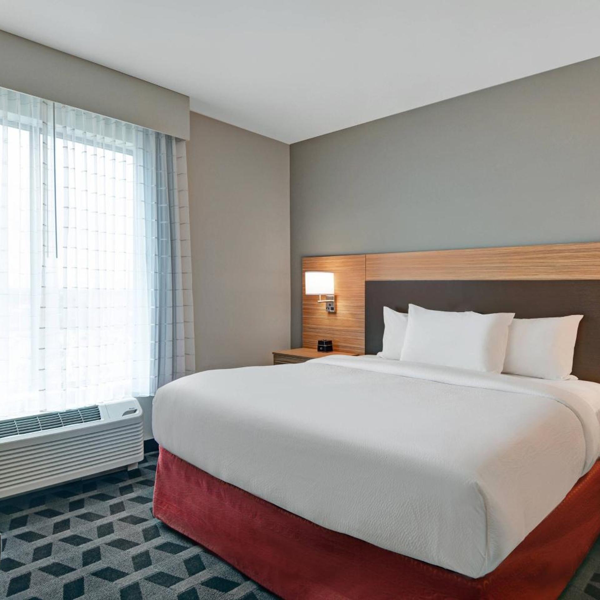 Studio, King Bed, Sofa, Bathtub, Accessible