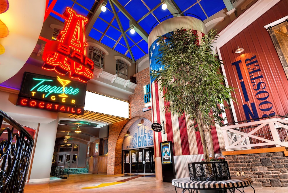 The Brook at Turning Stone Resort Casino 8/29