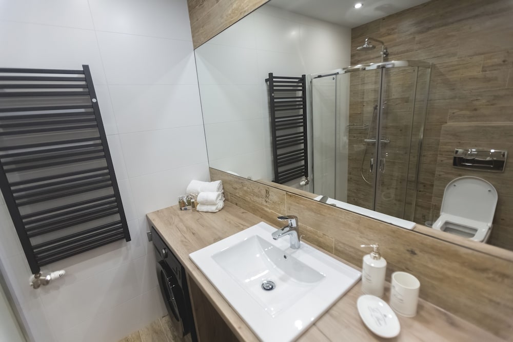 1 BEDROOM, MODERN, APARTMENT