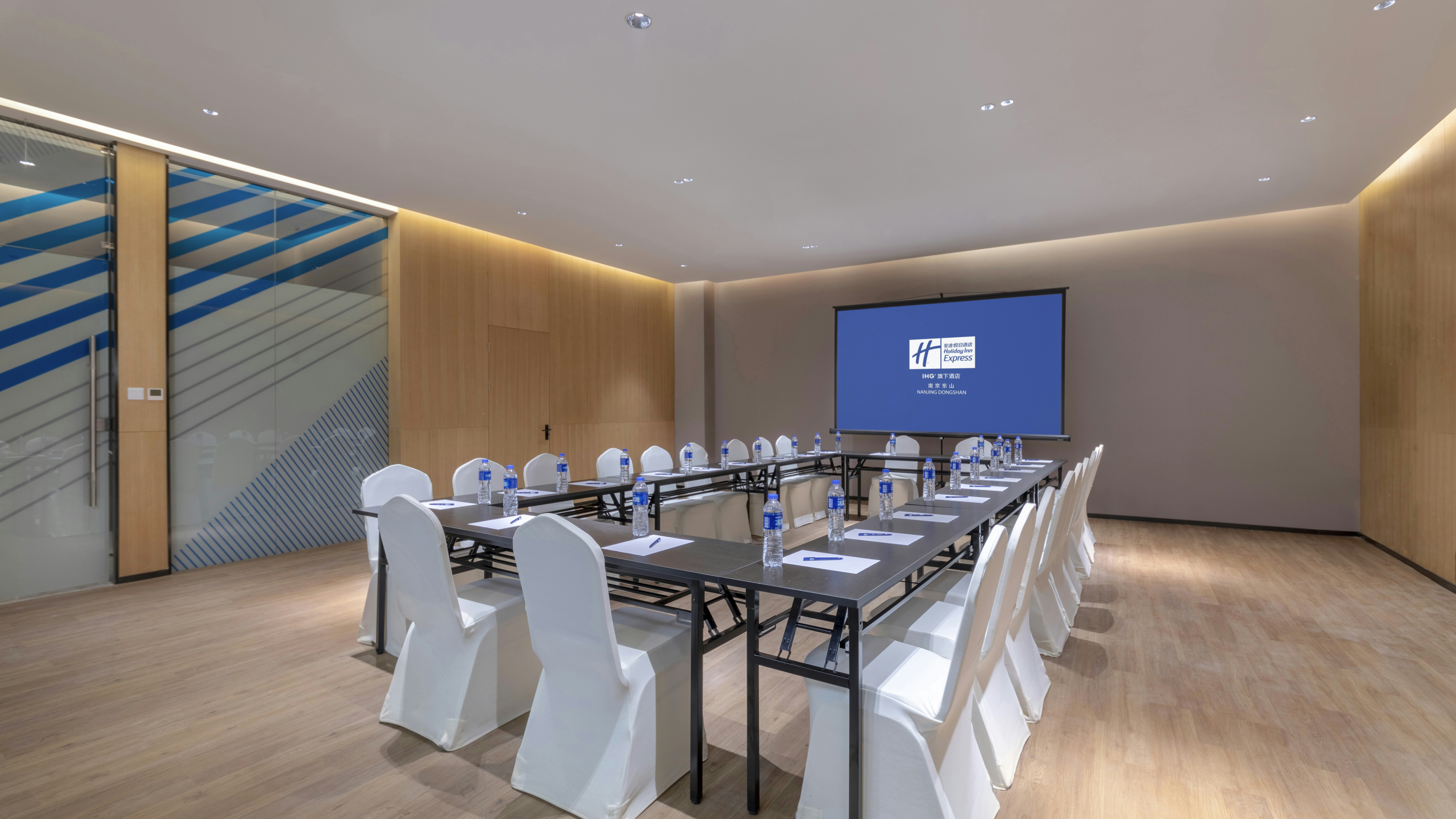 Holiday Inn Express Nanjing Dongshan 52/58