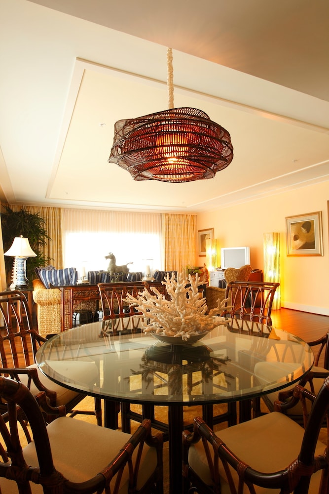 The Kahala Hotel and Resort 61/80