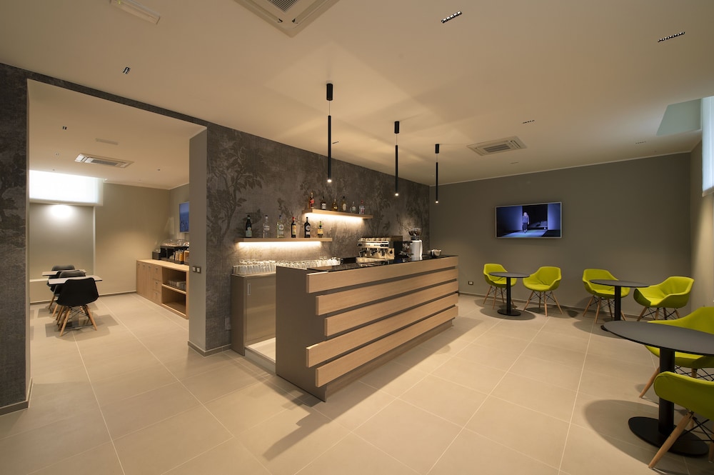 Hotel H21 22/30