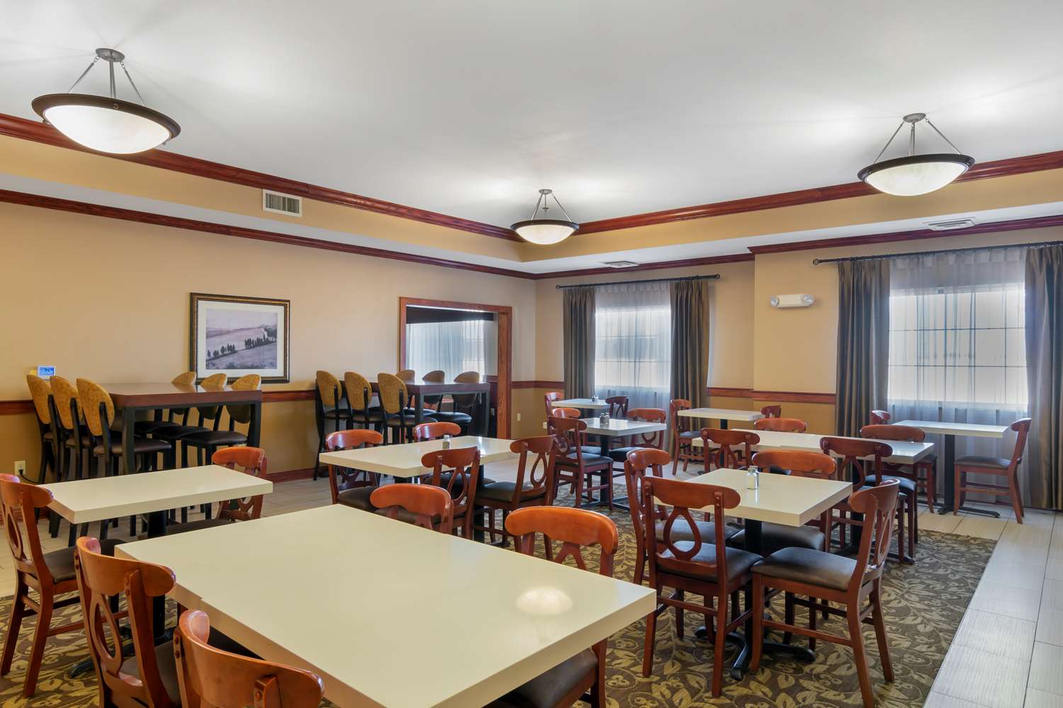 Best Western Plus Butterfield Inn 33/44