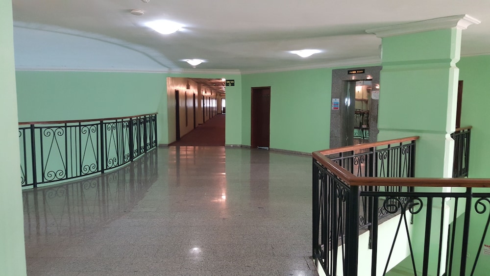 Denis Hotel 8/64