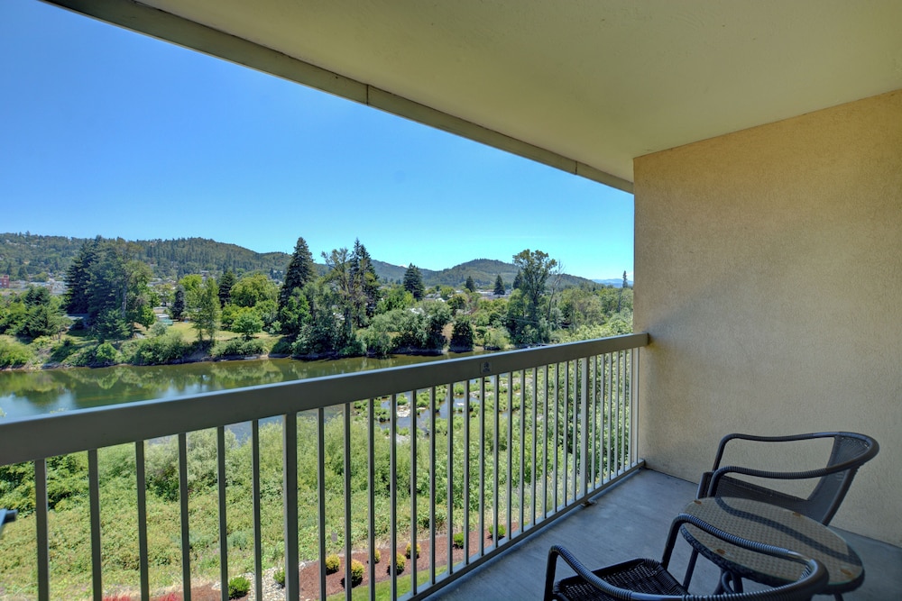 Holiday Inn Express Roseburg 7/69