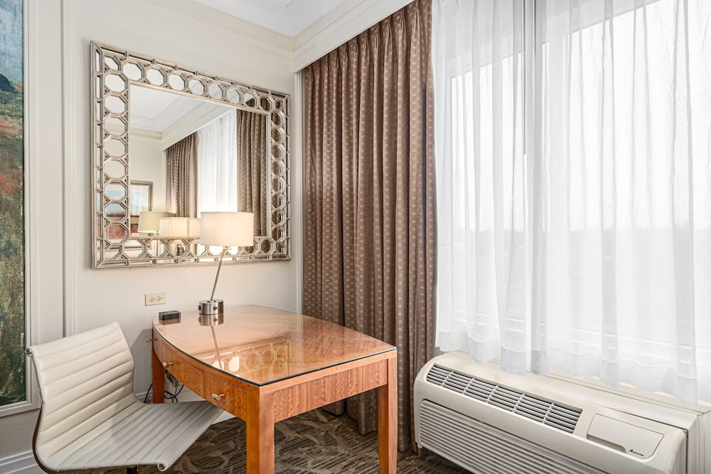 Holiday Inn Express Long Beach 35/63