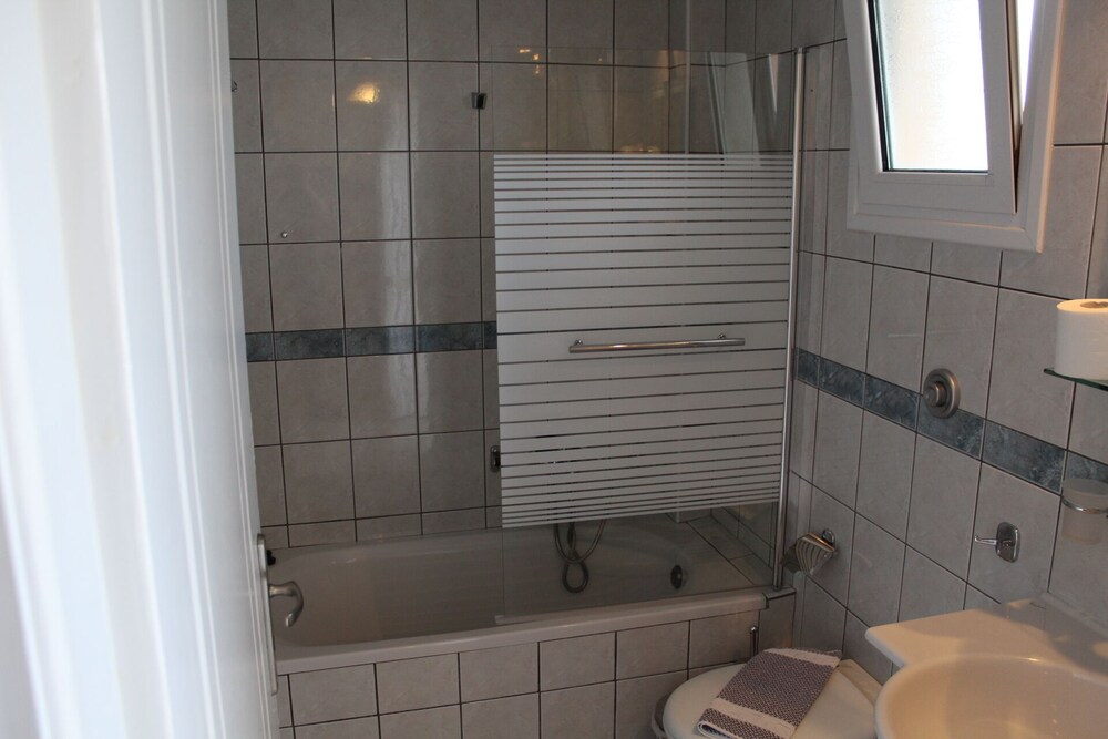 Adonis Hotel 25/57